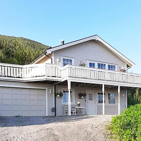 8 Person In Sortland-by Traum * Sortland