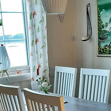 8 Person In Sortland-by Traum