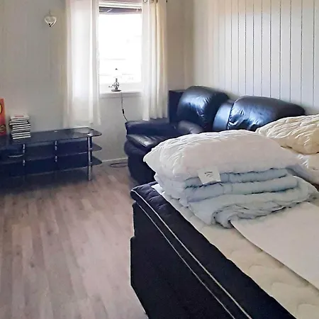 8 Person In Sortland-by Traum *