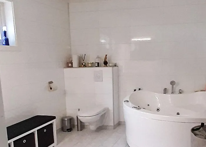 8 Person In Sortland-by Traum