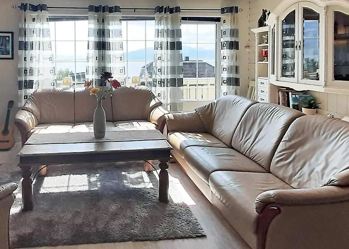 8 Person In Sortland-by Traum * Sortland