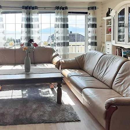 8 Person In Sortland-by Traum * Sortland